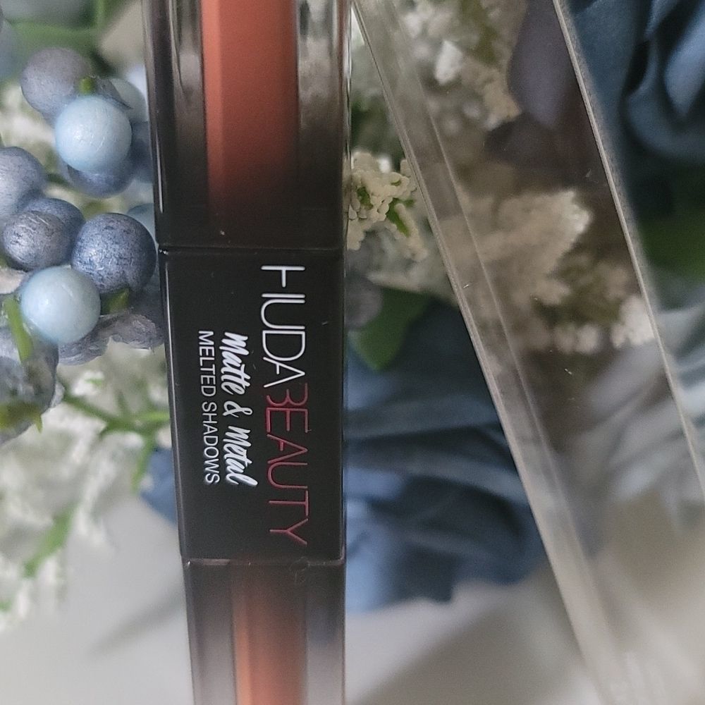 Huda Beauty Matte & Metal Melted Eyeshadow - Picture 2 of 7